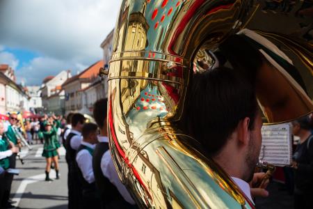 S soncem obsijan drugi festivalski dan 50. Dnevov narodnih noš in oblačilne dediščine v Kamniku (11)